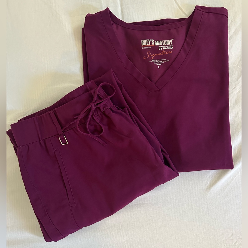 Grey's Anatomy Women's Scrub Set in Burgundy